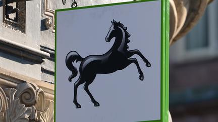 Lloyds profits jump 33%