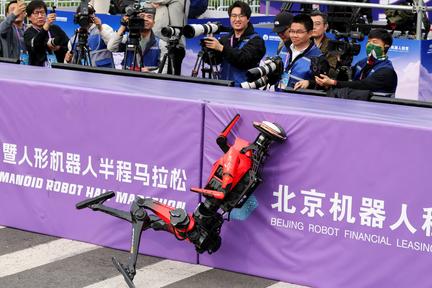 Robot Smashes Half-Marathon Record