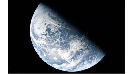 Artemis II breaks Earth orbit