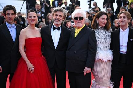 Almodóvar's 'Bitter Christmas' debuts