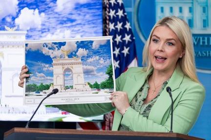 Trump Plans 250-Foot 'Triumphal Arch'