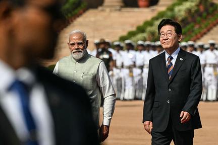 Modi and Lee Deepen Ties