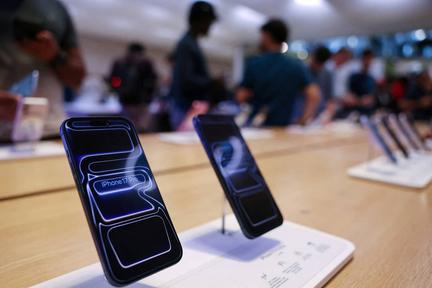 Apple to close first unionized store
