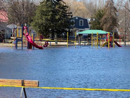 Spring flooding hits Canada