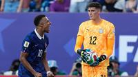 Mbappé Penalty Sends France Through