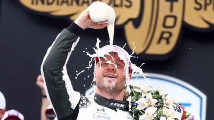 Rosenqvist wins closest Indy 500