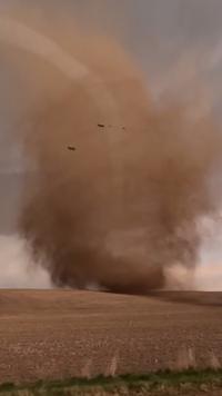 Tornadoes and storms hit Midwest