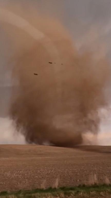 Tornadoes and storms hit Midwest