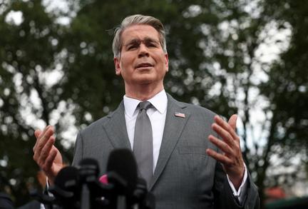 US expands Iran sanctions, war support wanes