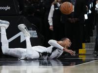 Wembanyama exits with concussion