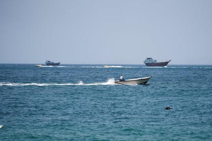 US Pauses Strikes on Iran Amid Hormuz Talks