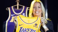 Jeanie Buss contests Lakers stake sale