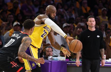 Lakers Upset Rockets in Game One