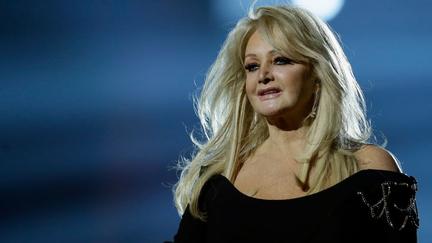 Bonnie Tyler in induced coma