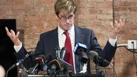 Far-right activist Milo Yiannopoulos deported after immigration arrest