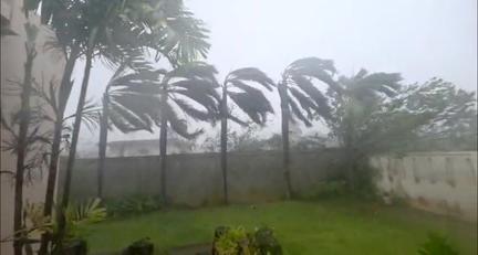Super Typhoon Sinlaku batters islands