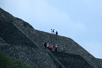Shooting at Teotihuacan pyramids