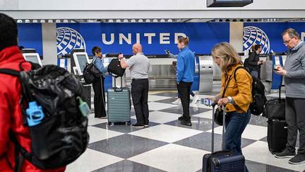 United Airlines Slashes Revenue Forecast