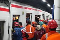 Indonesia train crash kills 14