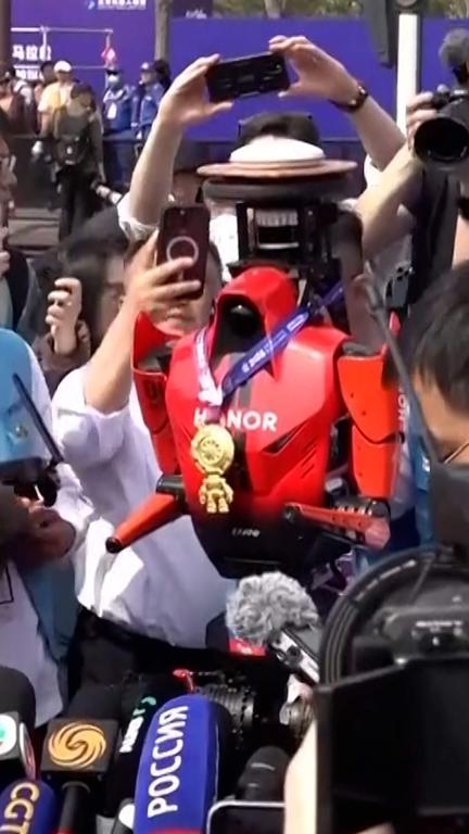 Robot shatters half-marathon record