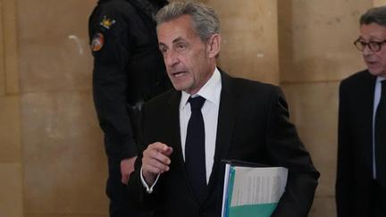 Sarkozy avoids ankle monitor