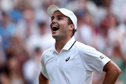 Wildcard Fery Storms Into Wimbledon Quarters