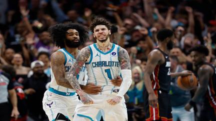 Hornets eliminate Heat in OT