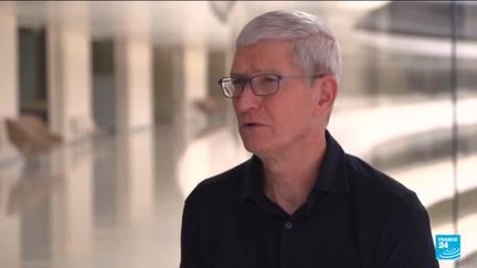 Tim Cook Steps Down