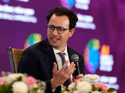 Anthropic Challenges Microsoft with Word App