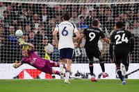 Spurs draw Leeds in survival fight