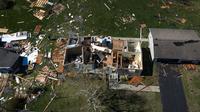 Tornadoes devastate US Midwest