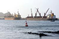 US Pauses Strikes on Iran Amid Hormuz Talks