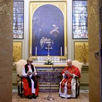 Pope meets female Anglican leader