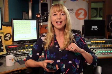 Sara Cox replaces Scott Mills