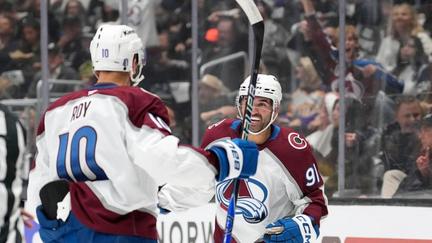 Avalanche push Kings to the brink