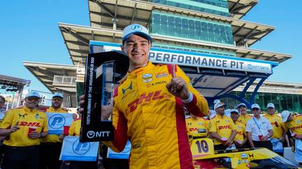 Alex Palou takes Indy 500 pole