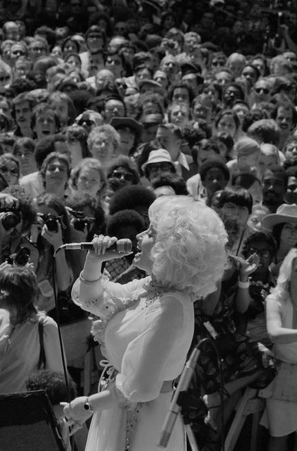 Dolly Parton dies at 80, tributes pour in