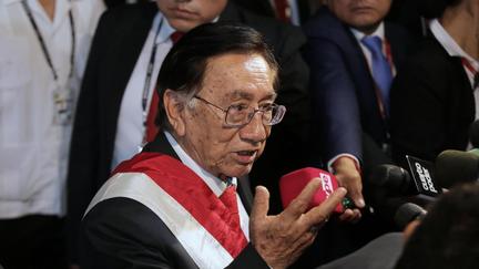 Peru ministers quit over jet deal