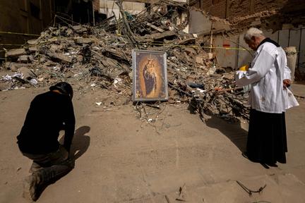 Colombia earthquake kills nearly 300