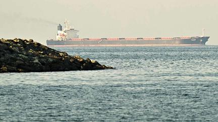 Strait of Hormuz remains blocked