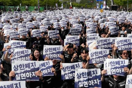 Samsung workers threaten historic strike