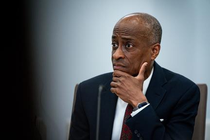 Fed governor sees labor stability