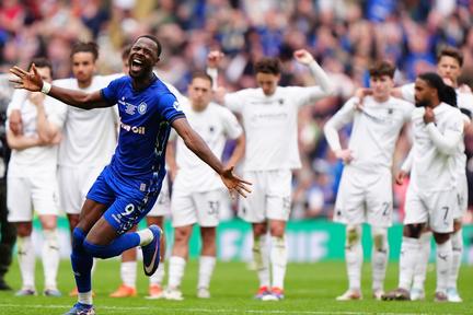 Rochdale promoted to League Two