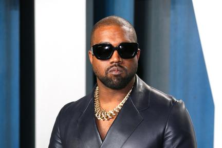 Kanye West postpones France show