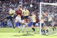 West Ham win late