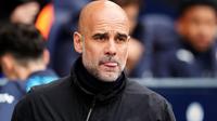 Man City keep pressure on Arsenal