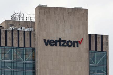 Verizon raises profit forecast