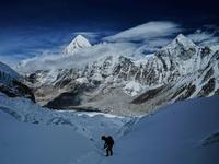 Everest climbing route delayed