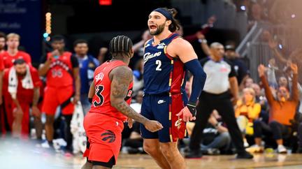 Cavaliers overpower Raptors in Game 1