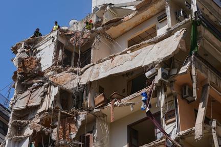 Israel surrounds Bint Jbeil